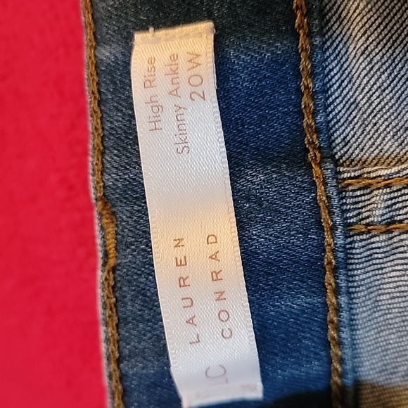 Lauren Conrad High Rise Skinny Ankle, 20w, medium light wash, 4 button up - Picture 2 of 4